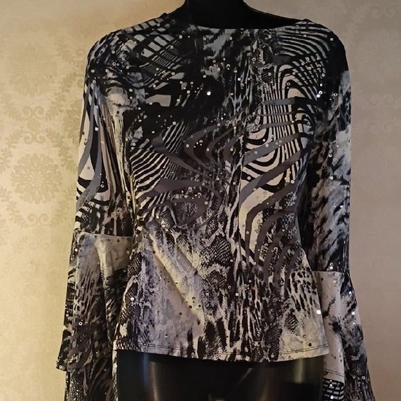VENUS Abstract Print Blouse Size Small. Super Bell Sleeves. Statement Top. - Picture 7 of 15